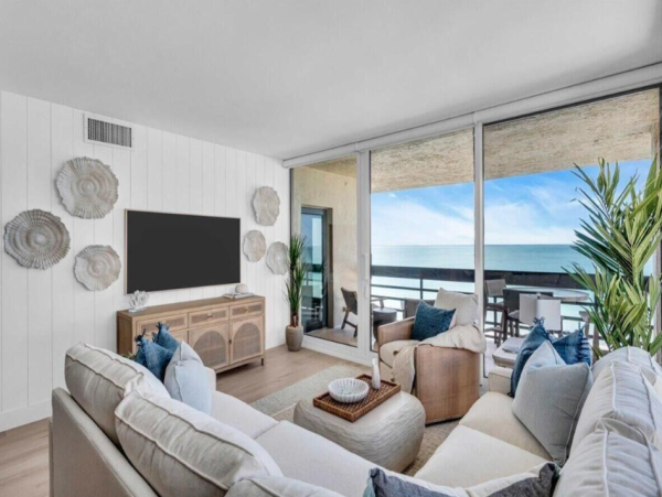 Beachfront Longboat Key Vacation Condo with Tennis Courts